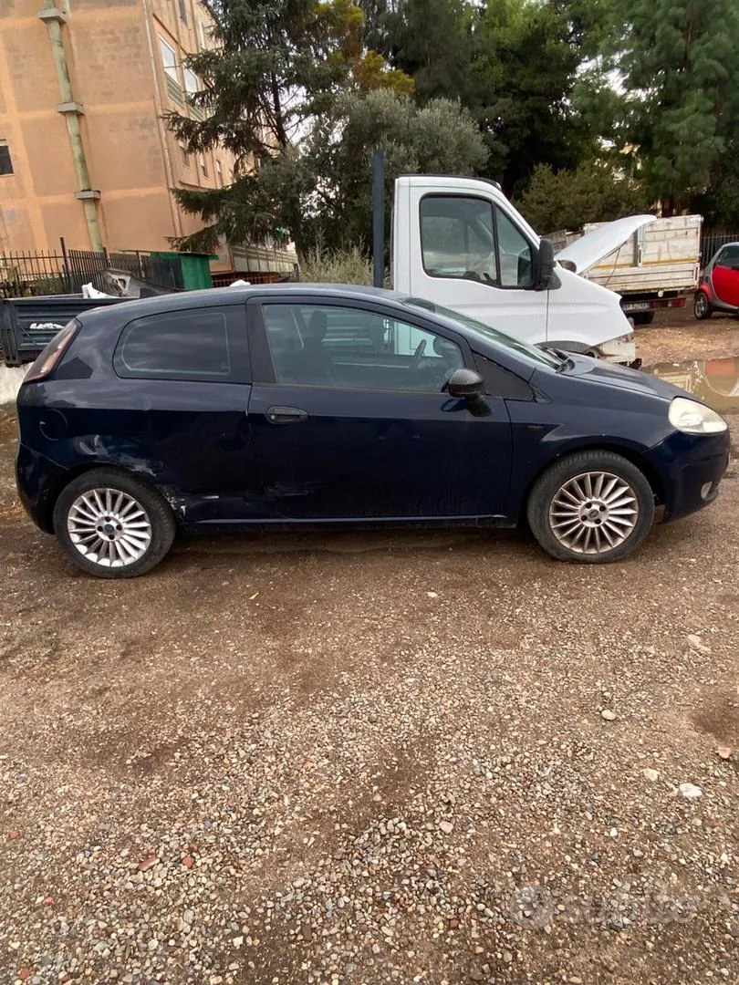 Fiat Grande Punto 2008 photo 3