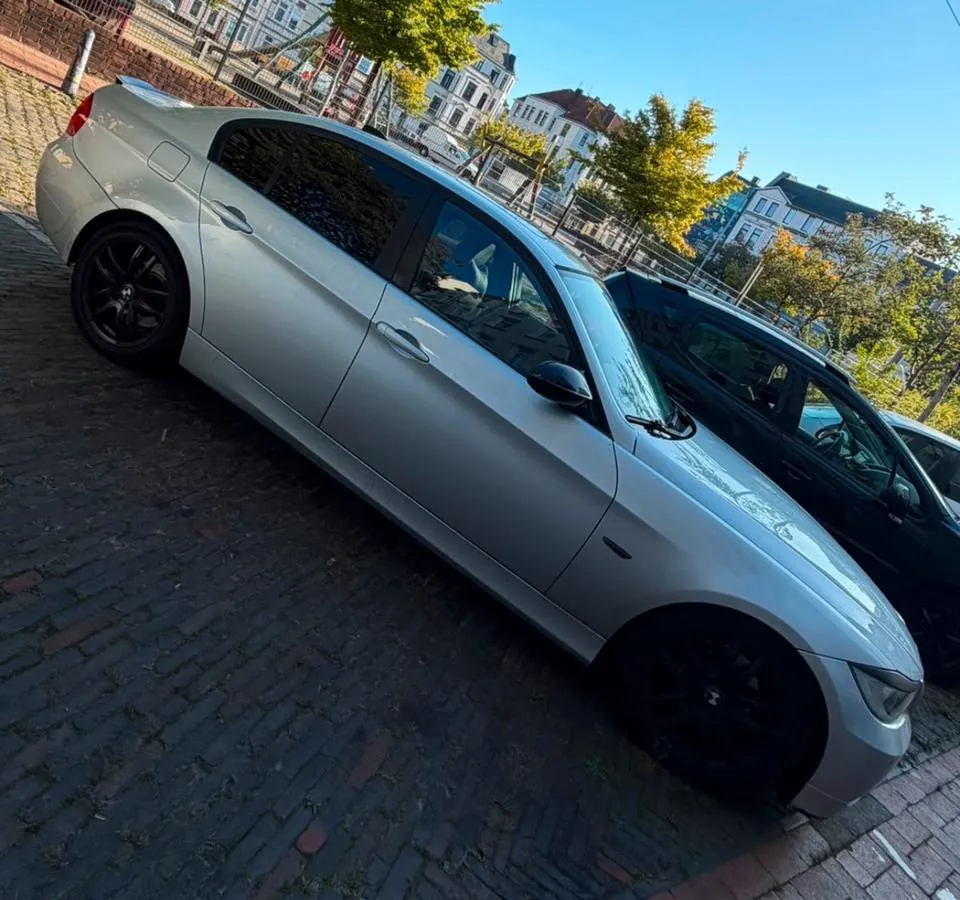 BMW 320I