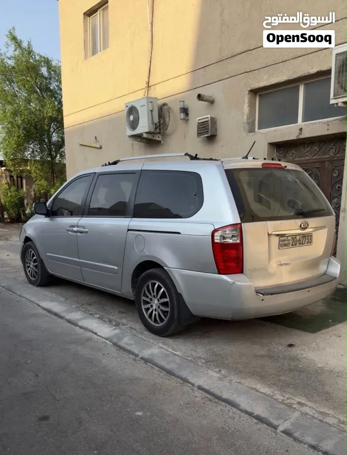 Kia Carnival 2013 photo 2