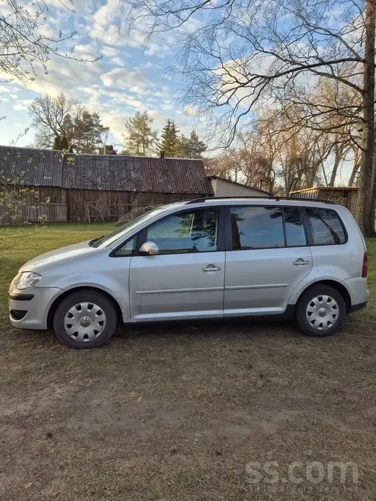 Volkswagen Touran 2007 photo 2