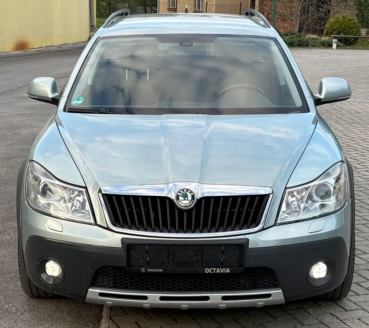 Skoda Octavia 2010 photo 2