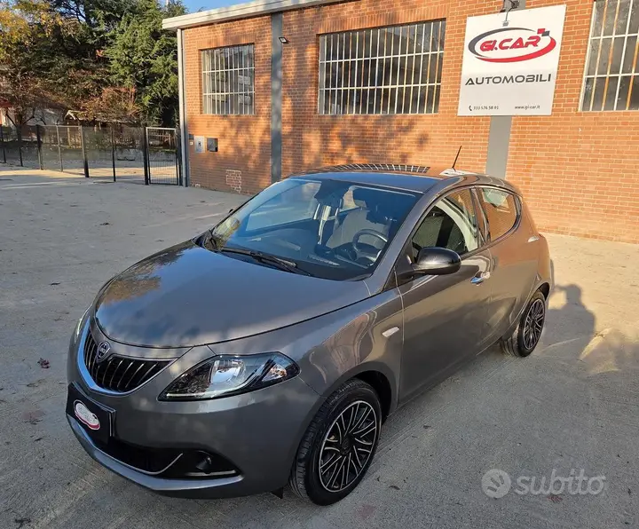 Lancia Ypsilon