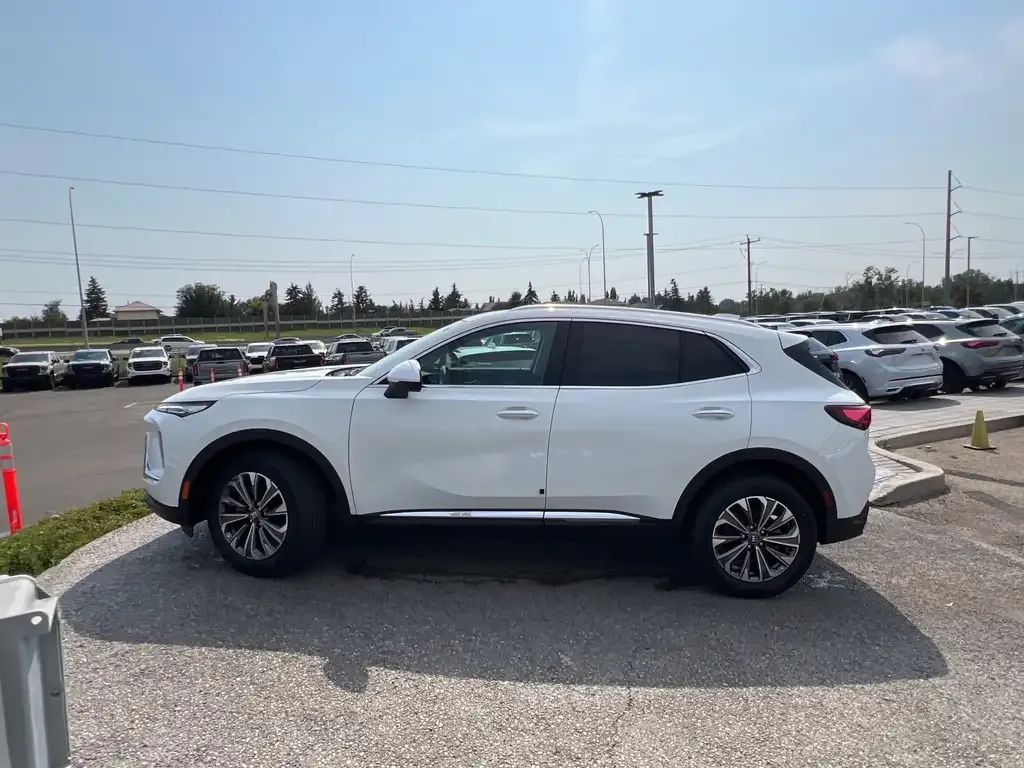 Buick Envision 2026 photo 2