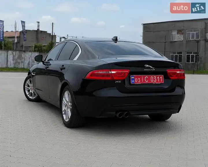 Jaguar Xe 2017 photo 4