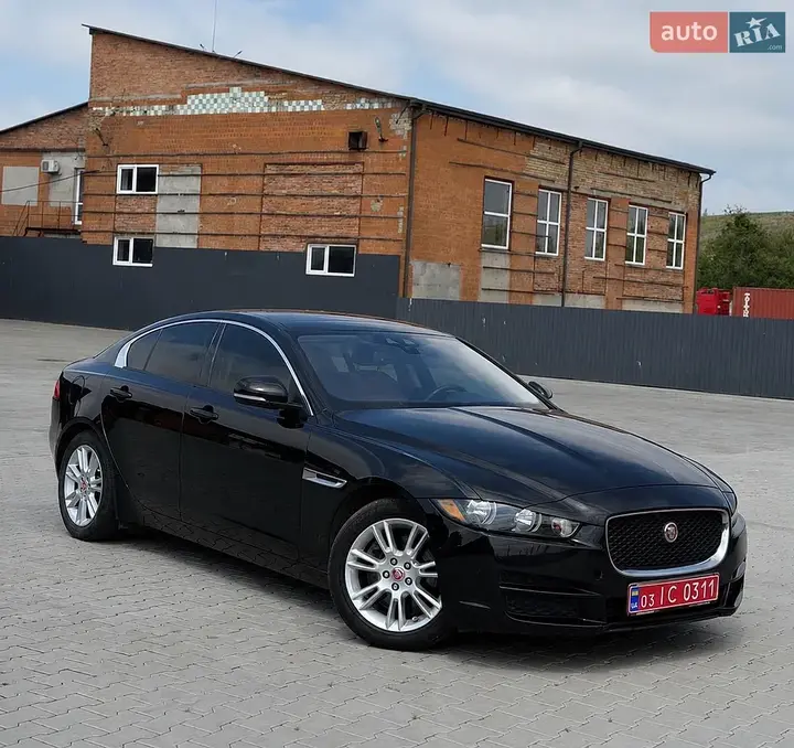 Jaguar Xe 2017 photo 2