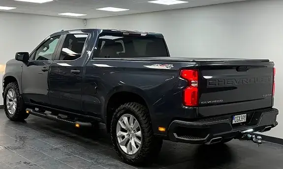 Chevrolet Silverado 1500 2021 photo 2