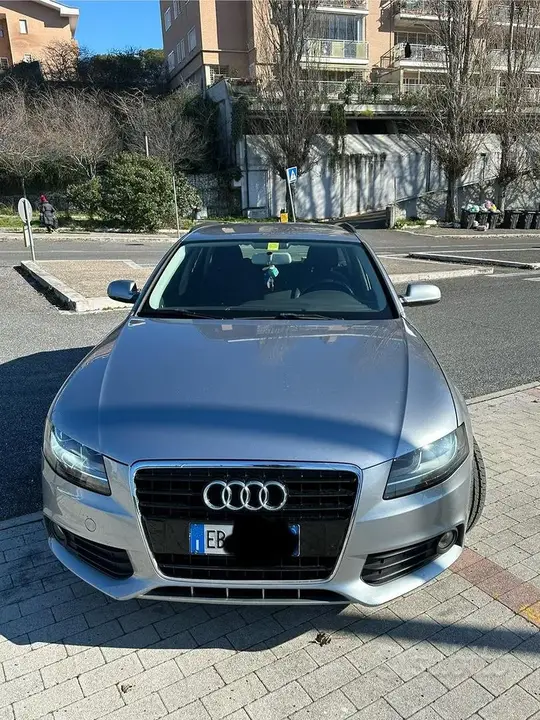 Audi A4 2010 photo 2
