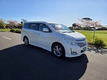 Nissan Elgrand 2013 photo 2