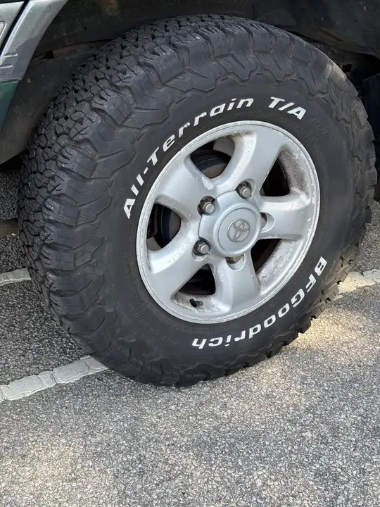 Toyota Land Cruiser 2000 photo 2