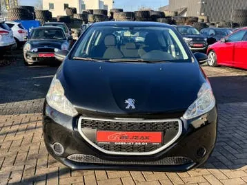 Peugeot 208 2013 photo 2