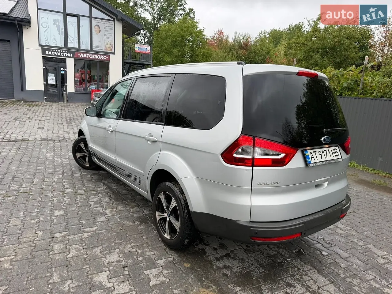 Ford Galaxy 2010 photo 4