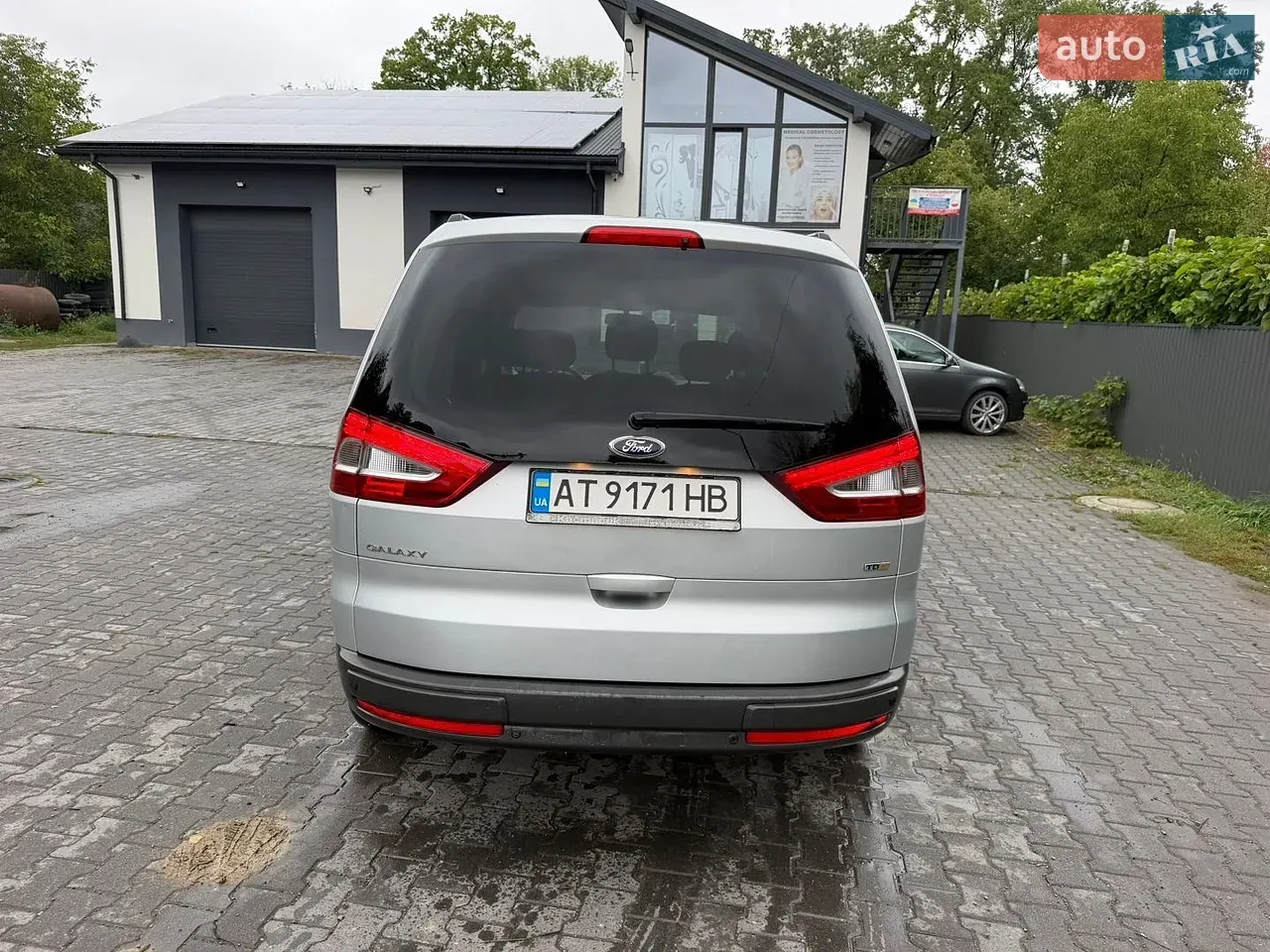 Ford Galaxy 2010 photo 5