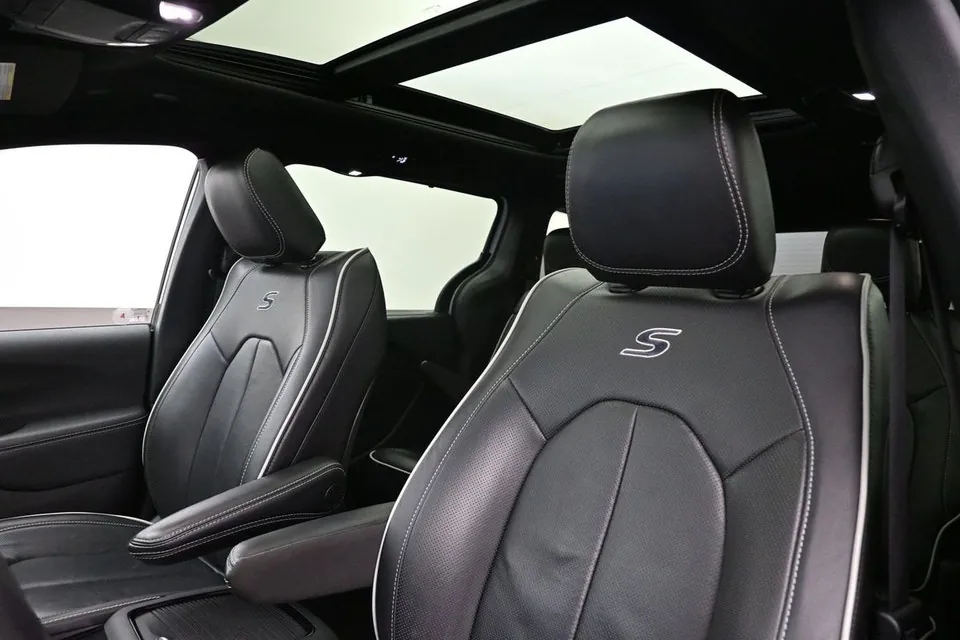 Chrysler Pacifica 2025 photo 4