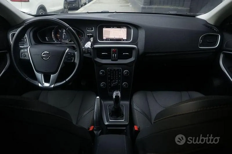 Volvo V40 2019 photo 2