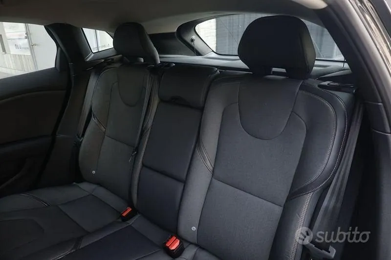 Volvo V40 2019 photo 3