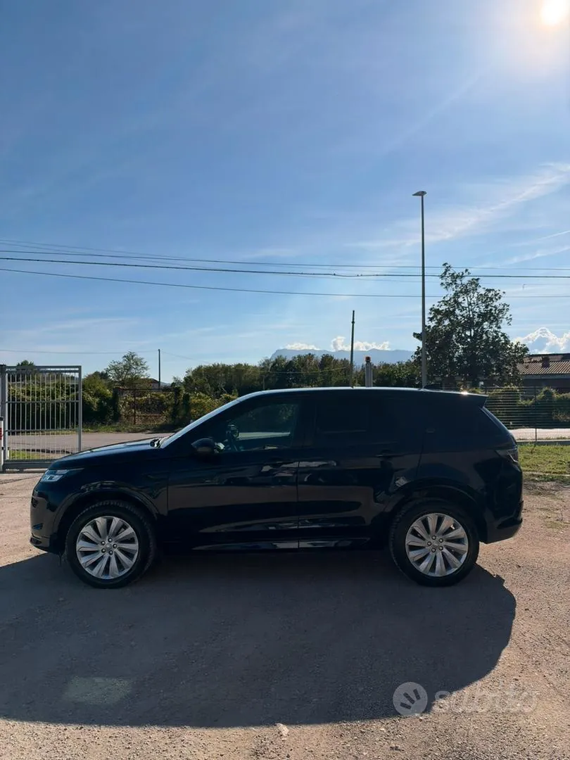 Land Rover Discovery Sport 2021 photo 2