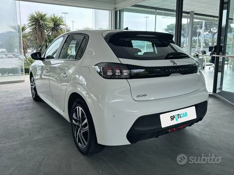 Peugeot 208 2023 photo 3