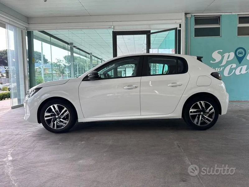 Peugeot 208 2023 photo 2