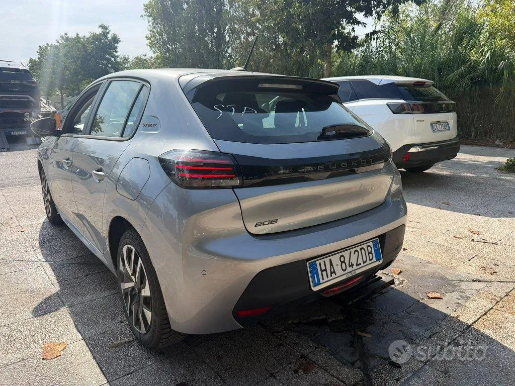 Peugeot 208 2025 photo 4