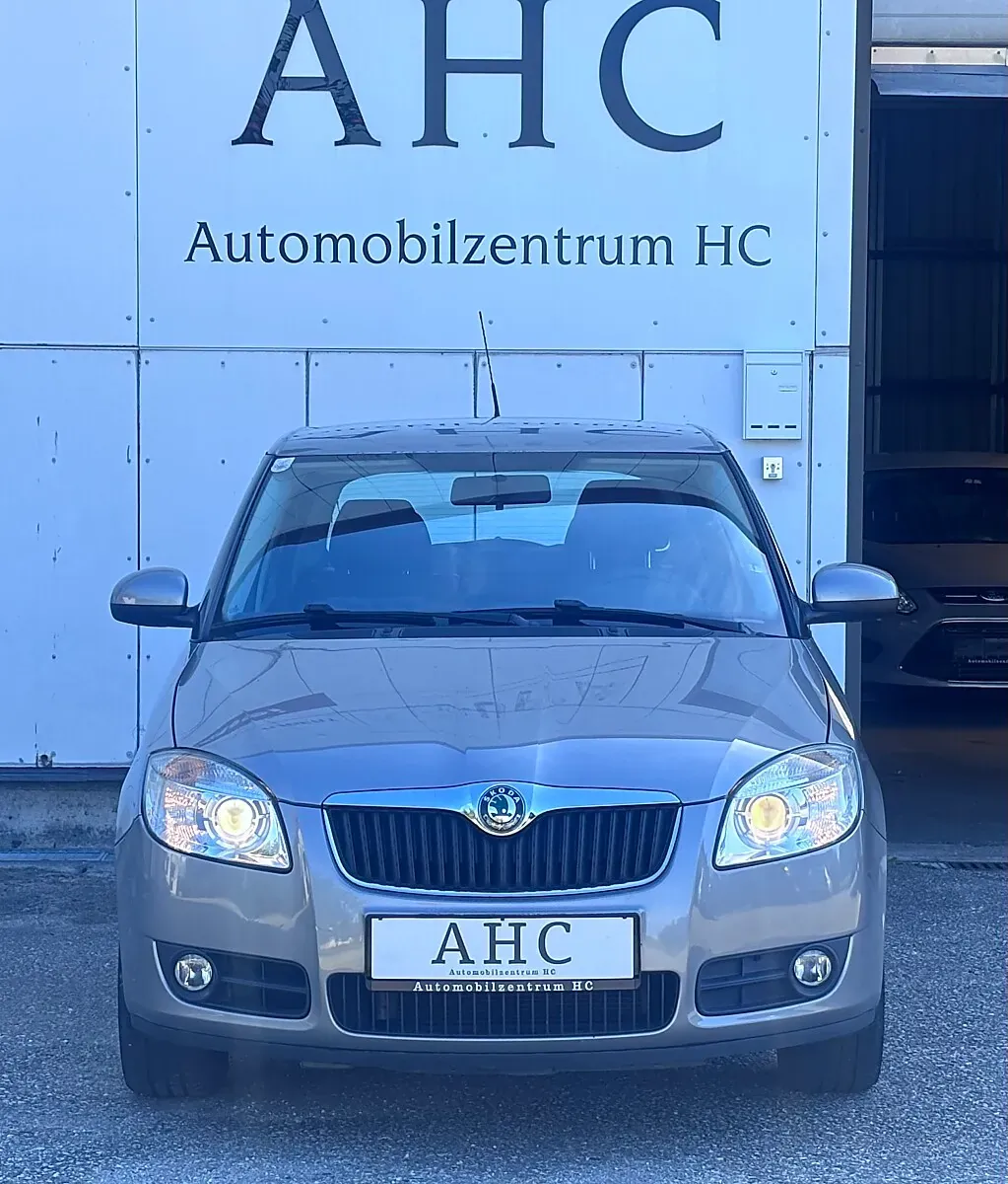 Skoda Fabia 2008 photo 2