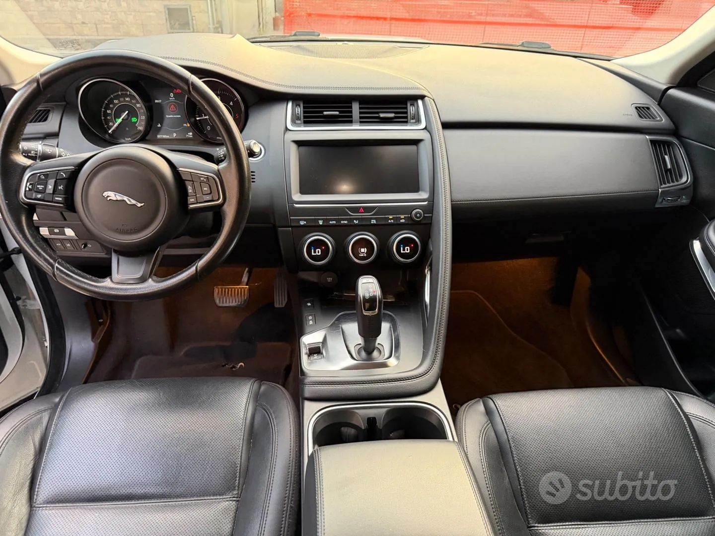Jaguar E-Pace 2019 photo 5