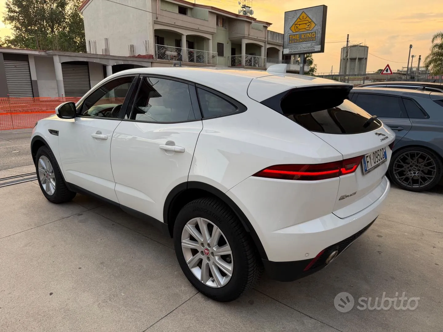 Jaguar E-Pace 2019 photo 4