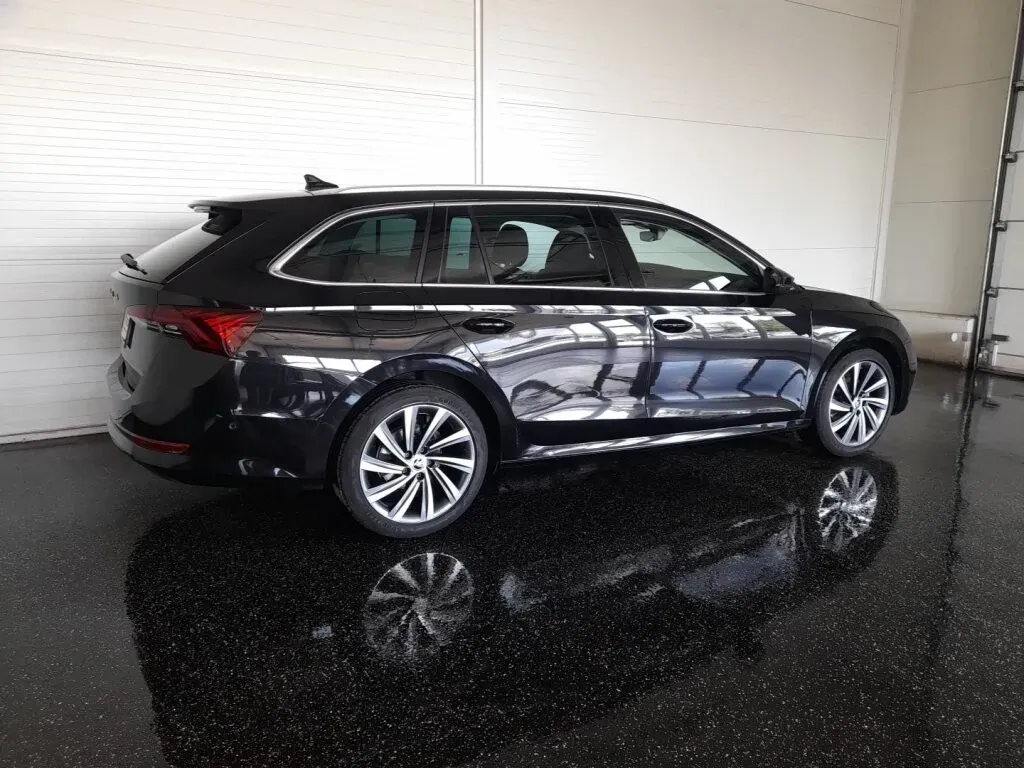 Skoda Octavia 2023 photo 2