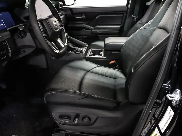Toyota Tacoma 2025 photo 2