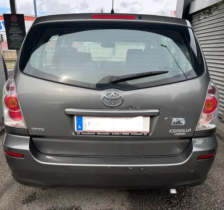 Toyota Corolla Verso 2005 photo 2
