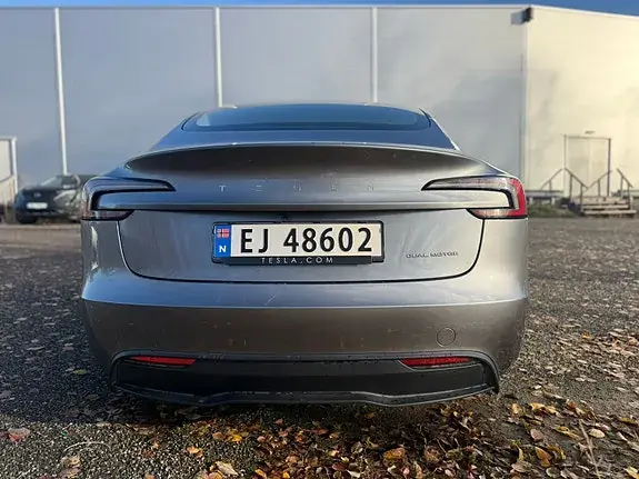 Tesla Model 3 2024 photo 3
