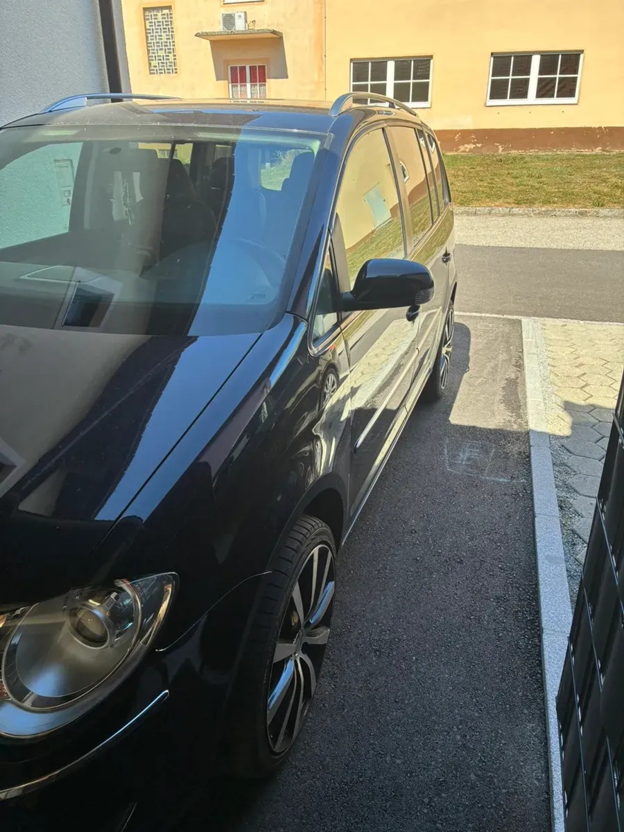 Volkswagen Touran 2007 photo 2