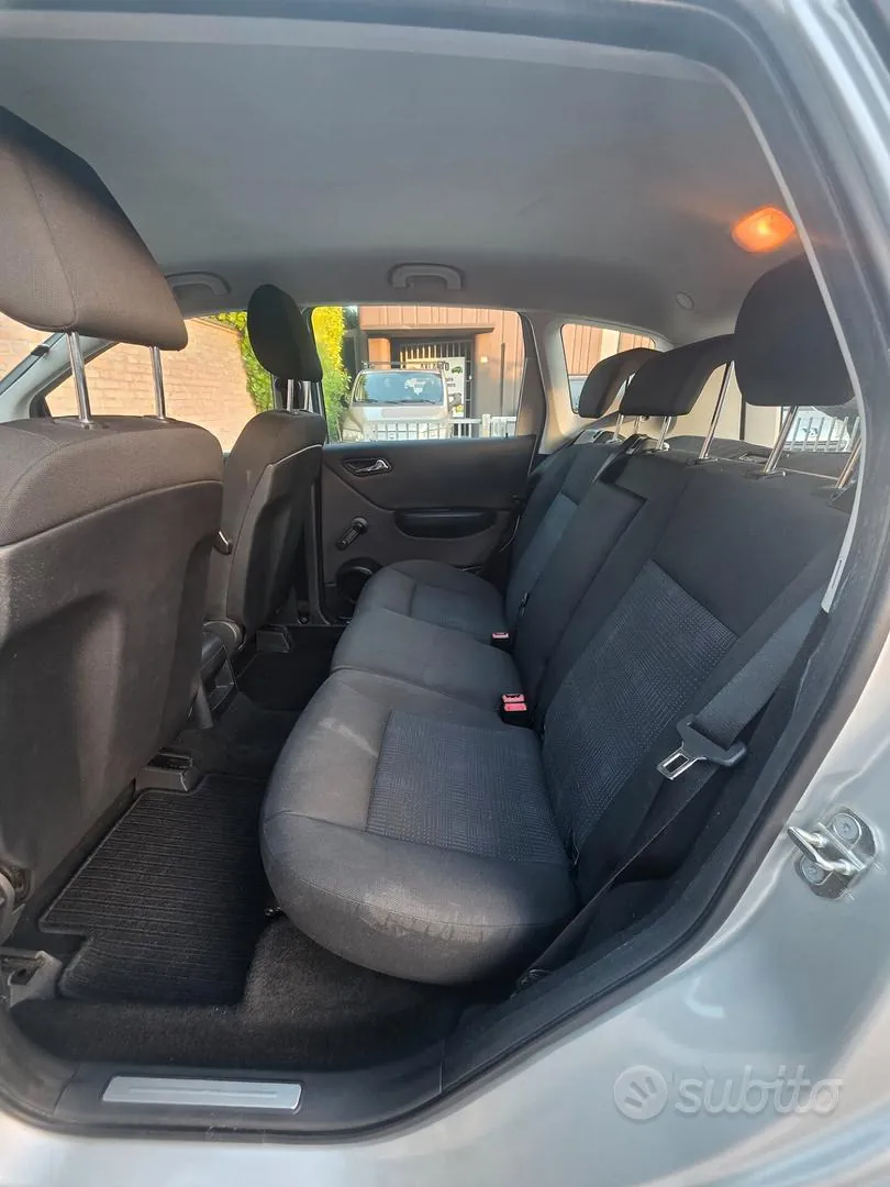 Mercedes-Benz A 160 2013 photo 5