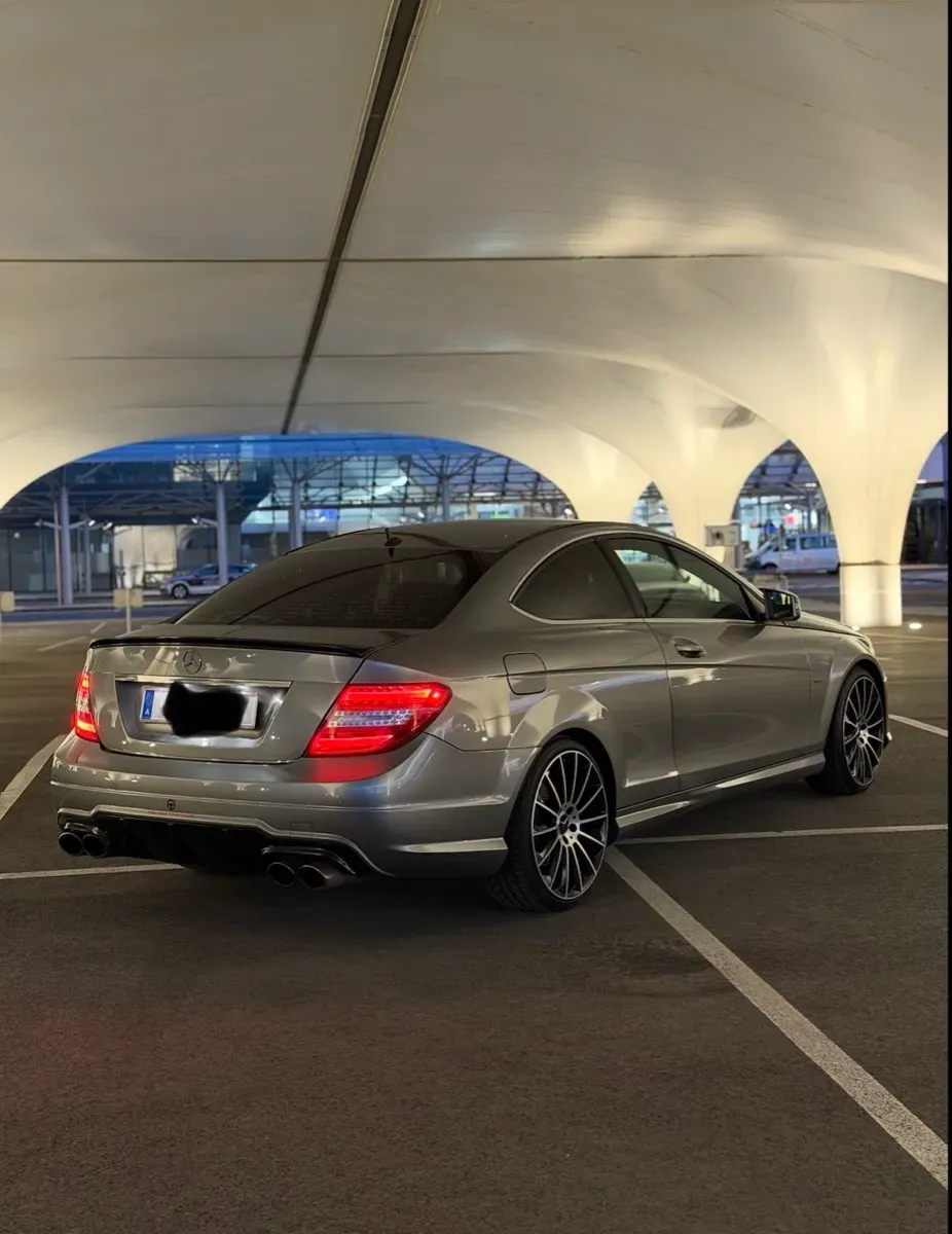 Mercedes-Benz C-Class 2011 photo 2