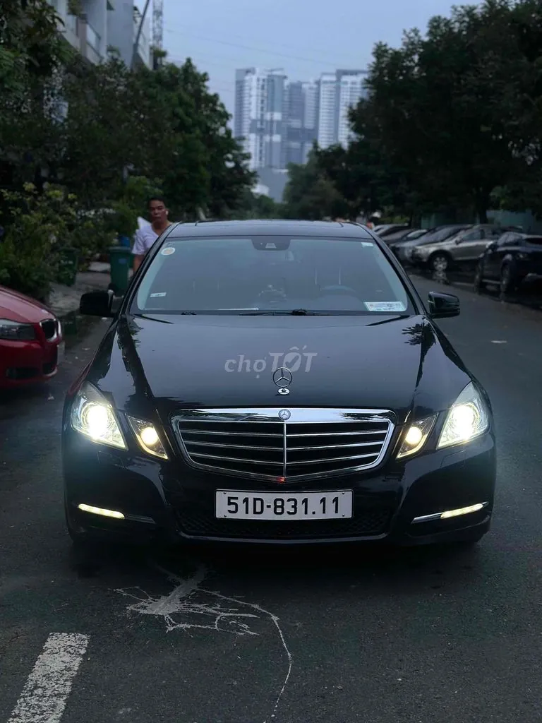 Mercedes-Benz E-Class 2011 photo 2