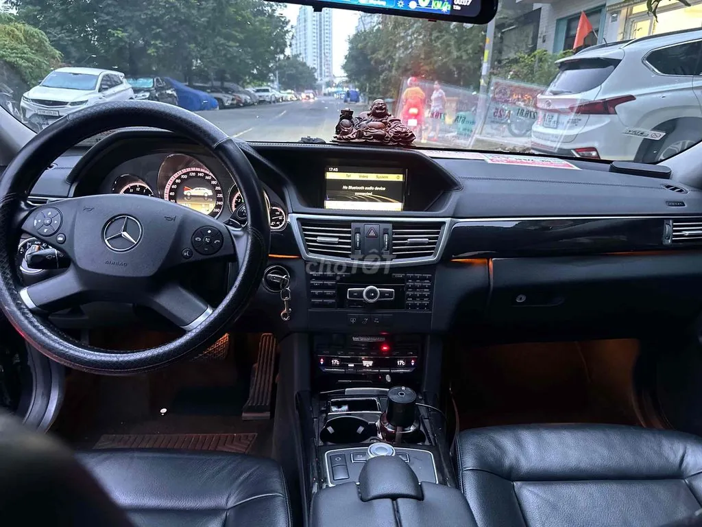 Mercedes-Benz E-Class 2011 photo 4