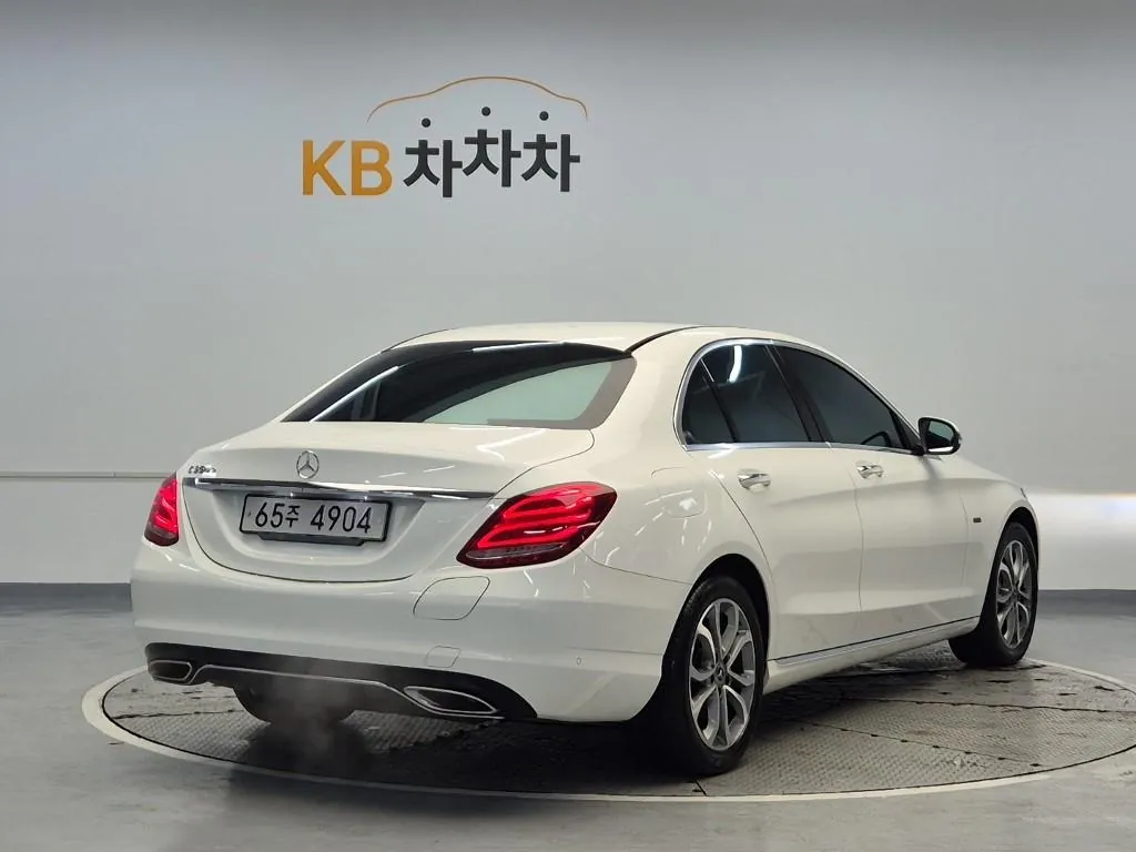 Mercedes-Benz C-Class 2018 photo 3