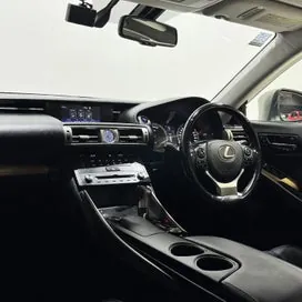 Lexus Is 300H 2015 photo 4