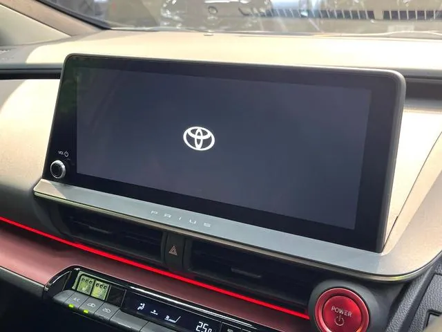 Toyota Prius Z 2023 photo 3