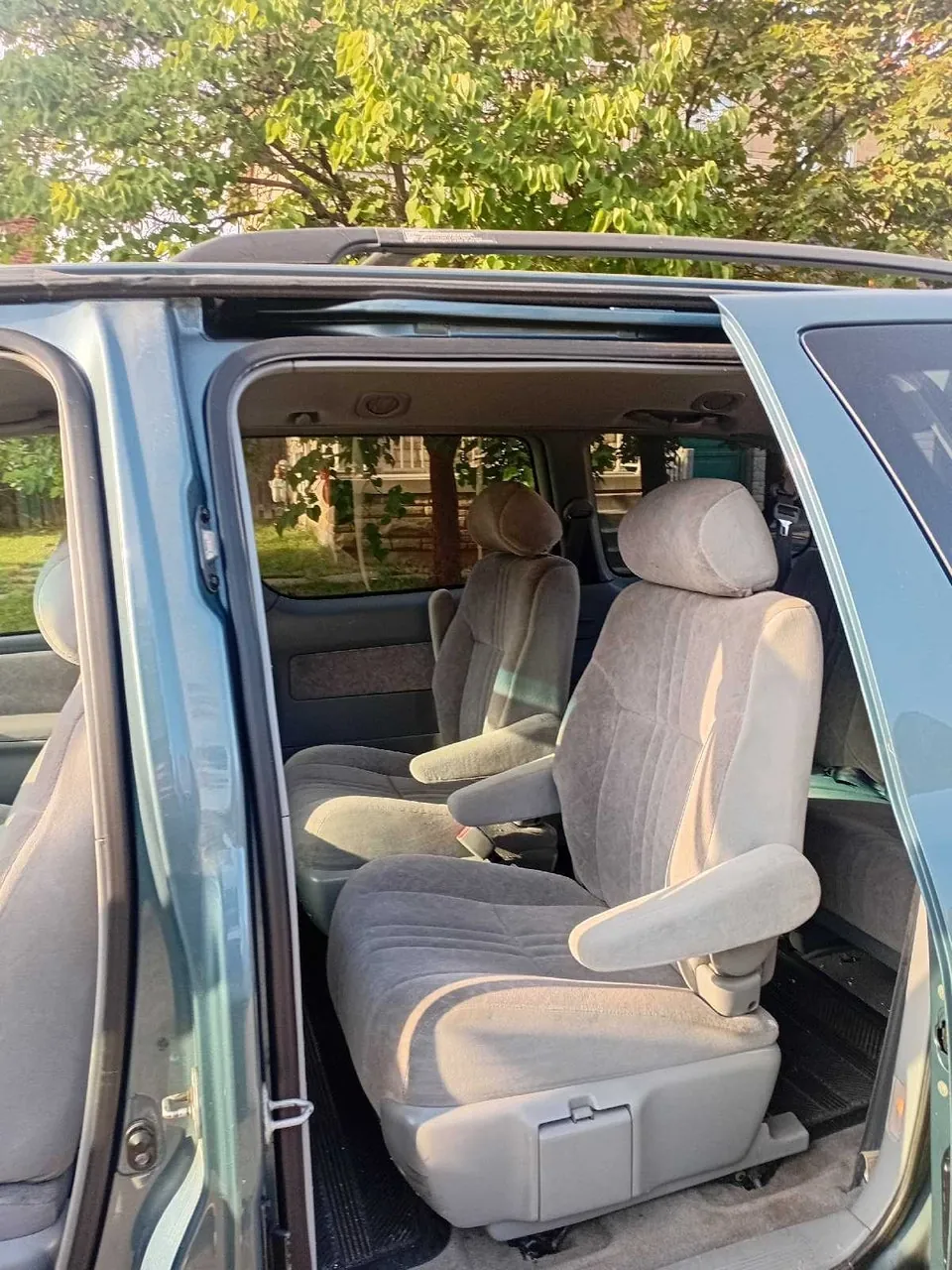 Toyota Sienna 2000 photo 4