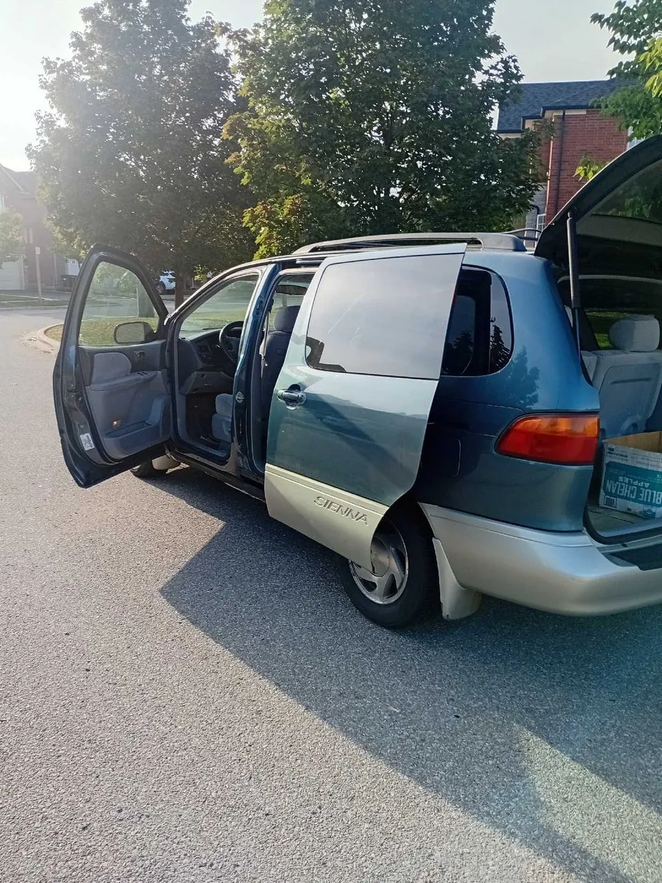 Toyota Sienna 2000 photo 2