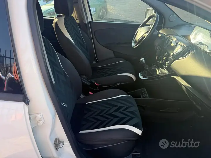 Lancia Ypsilon 2016 photo 4