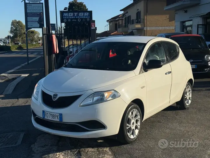 Lancia Ypsilon
