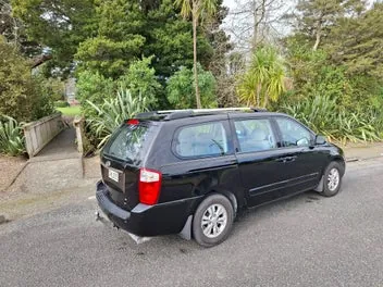 Kia Carnival 2012 photo 4