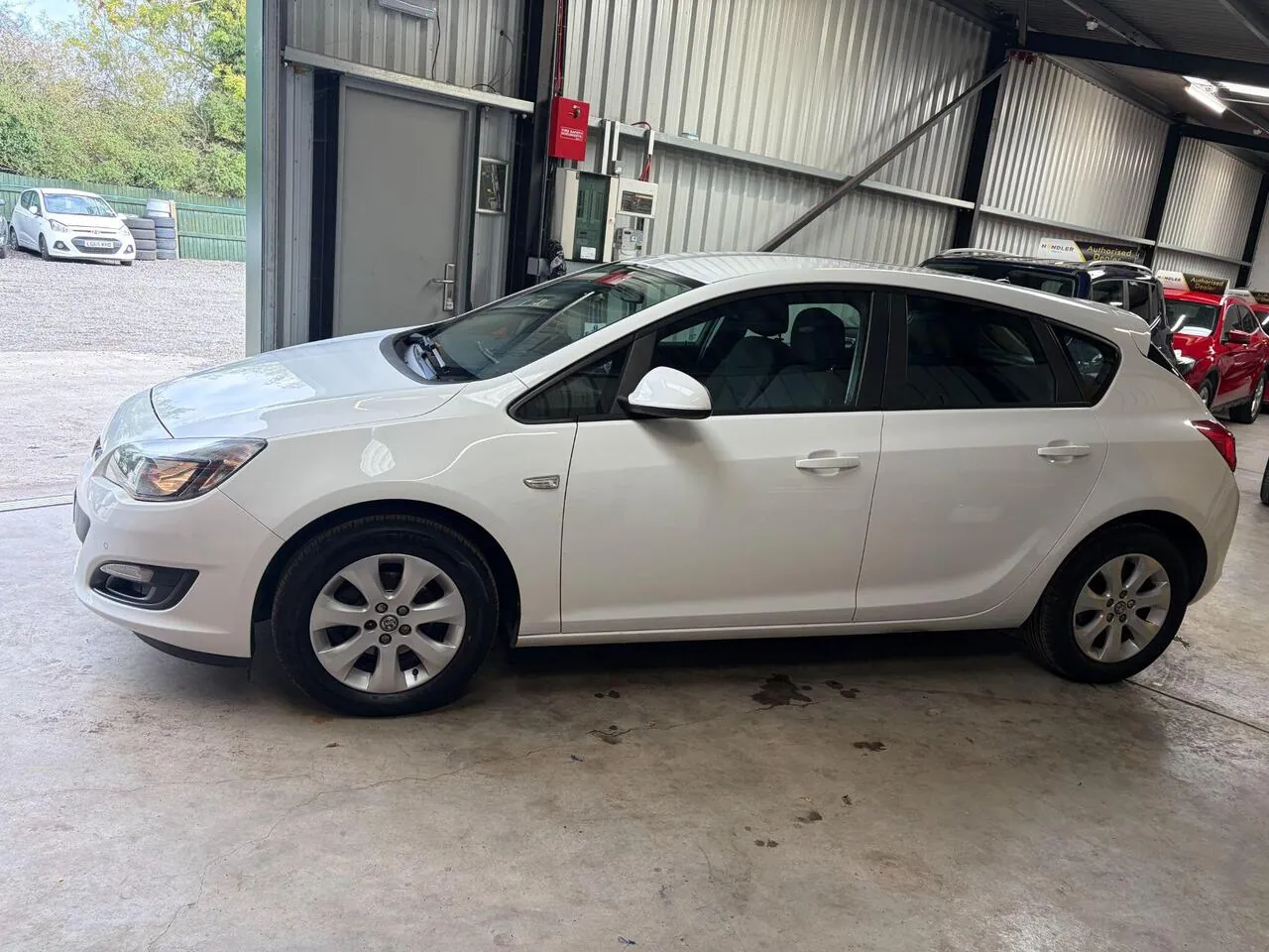 Vauxhall Astra 2013 photo 5