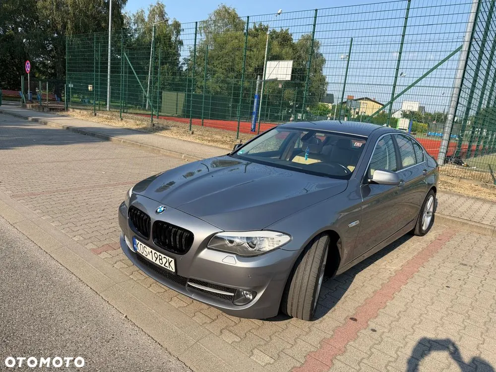BMW 523I 2011 photo 2