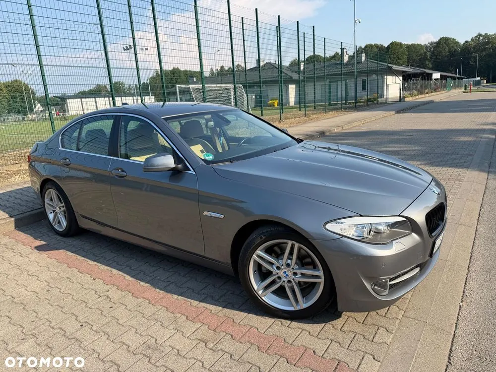 BMW 523I 2011 photo 3