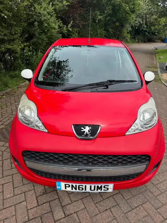 Peugeot 107 2011 photo 2