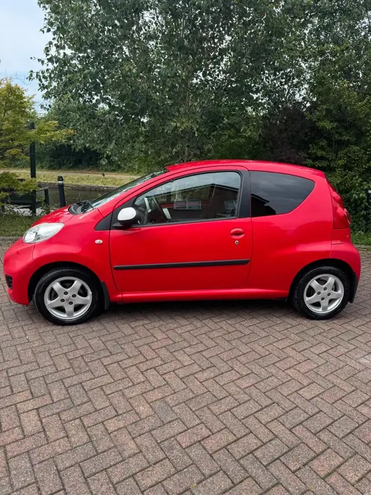 Peugeot 107 2011 photo 4