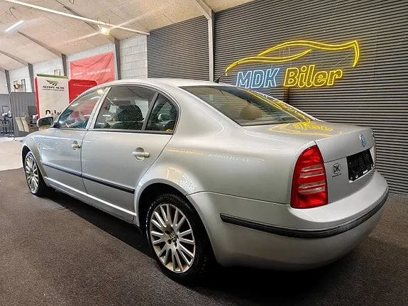 Skoda Superb 2003 photo 3