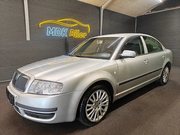 Skoda Superb 2003 photo 2